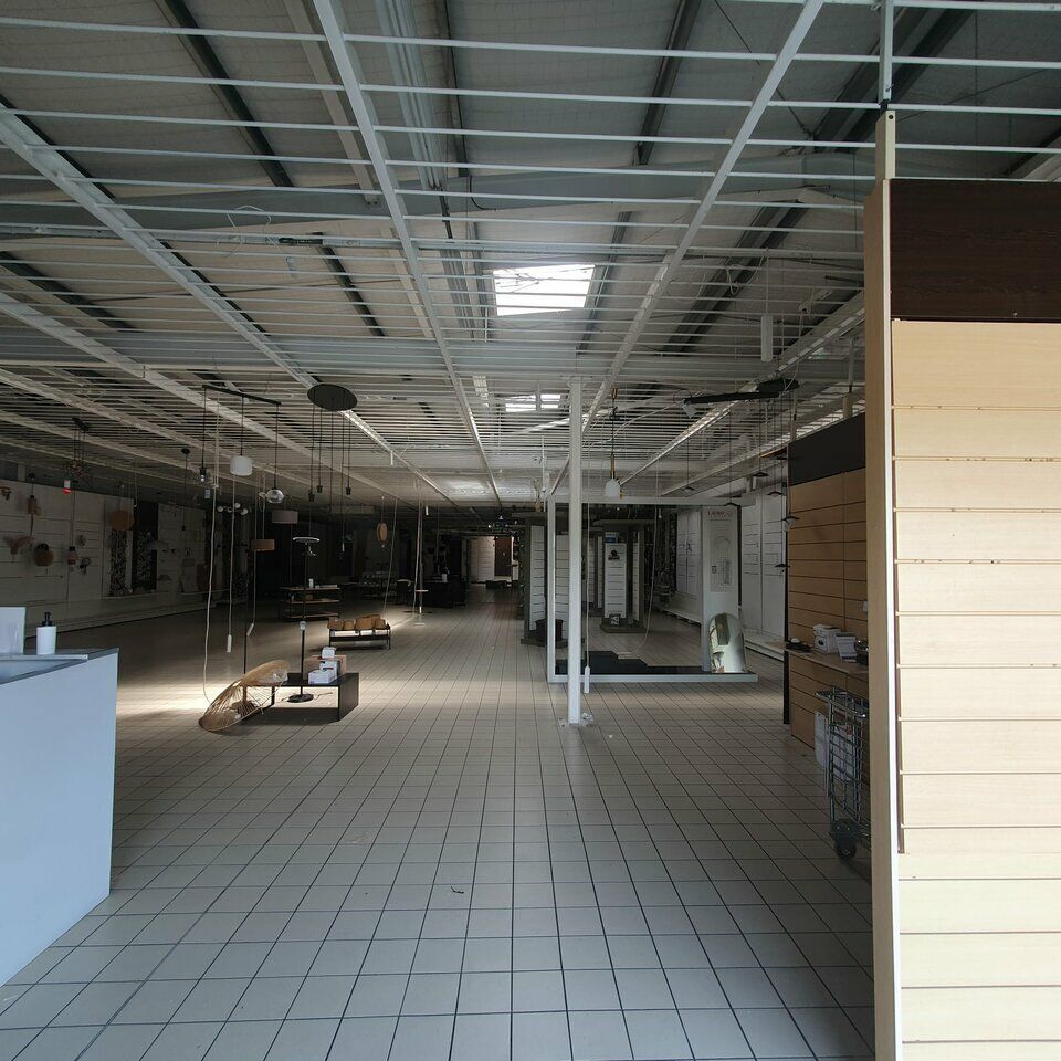 GRAND LOCAL COMMERCIAL DANS UNE ZONE ATTRACTIVEn