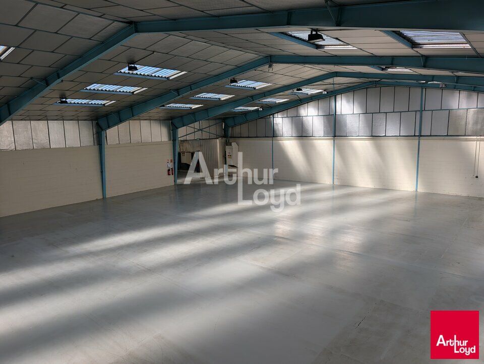 RENNES INTRA-ROCADE - LOCAL D'ACTIVITES A LOUER - 1 040 m²