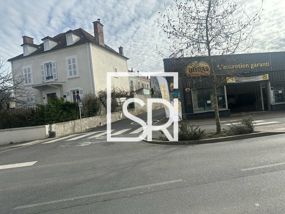 LOCAL COMMERCIAL DE 600 M² - 03200  VICHY 