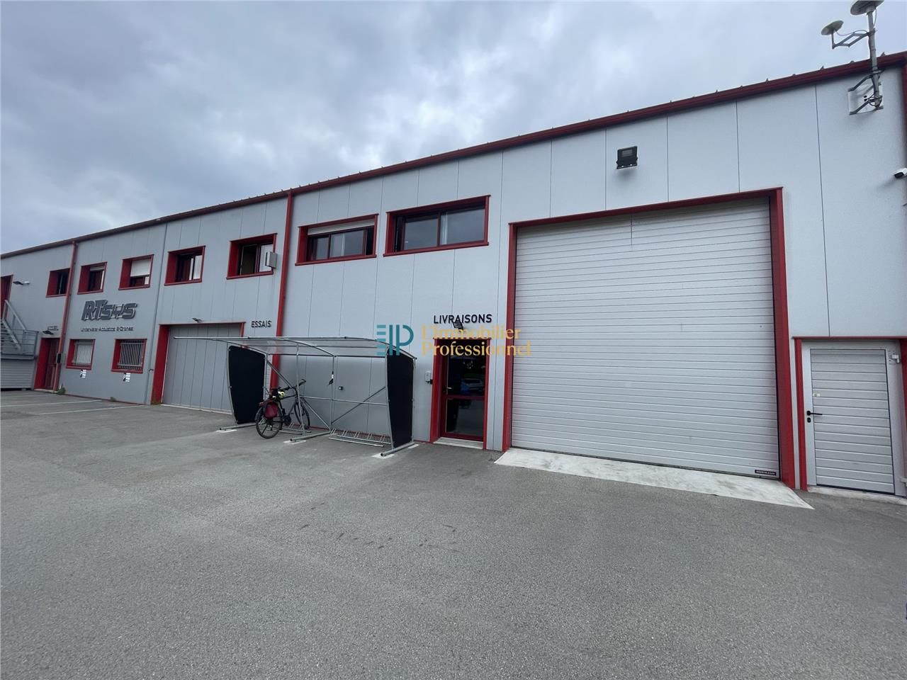 Location local d''activités 1477 m² à Caudan