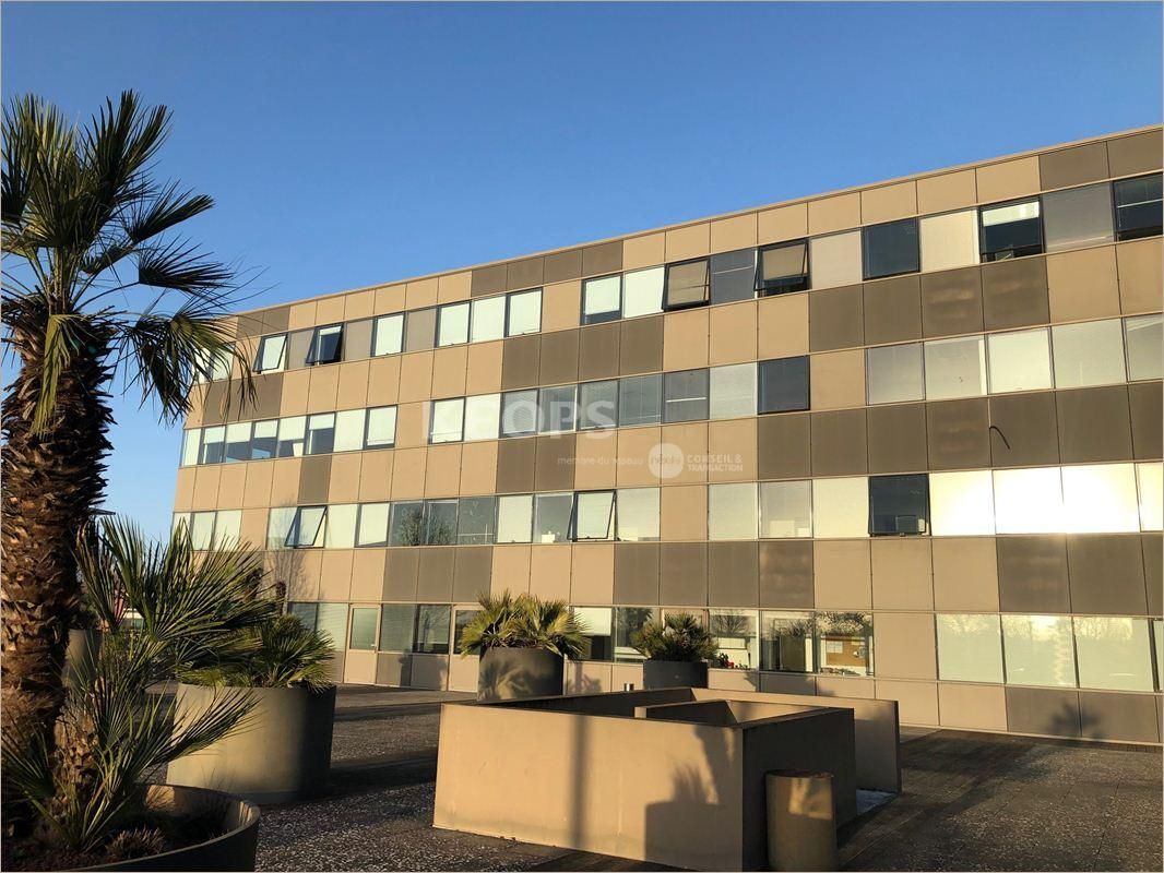 Location Bureaux récents 114 m² non divisibles