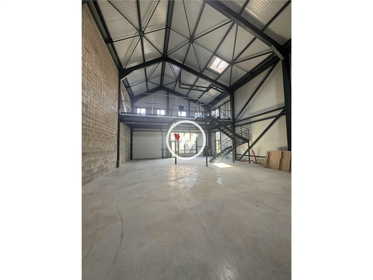 Location local d''activites 261 m² non divisibles