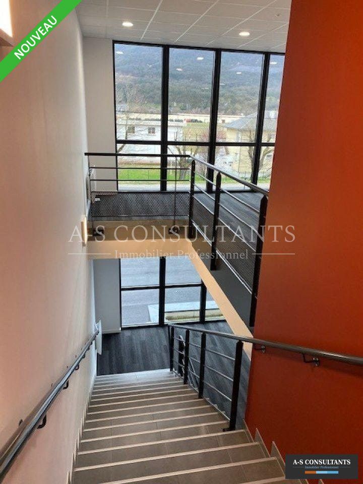 Location local d''activites 125 m² non divisibles