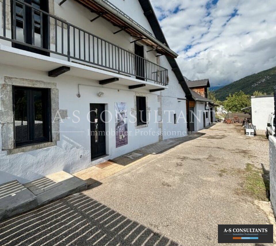 Location local professionnel 350 m² non divisibles