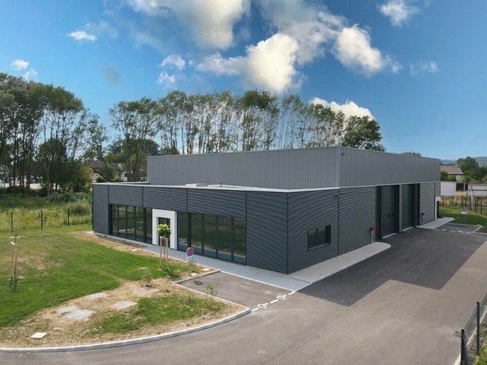 Location local d''activites 800 m² divisibles à partir de 400 m²