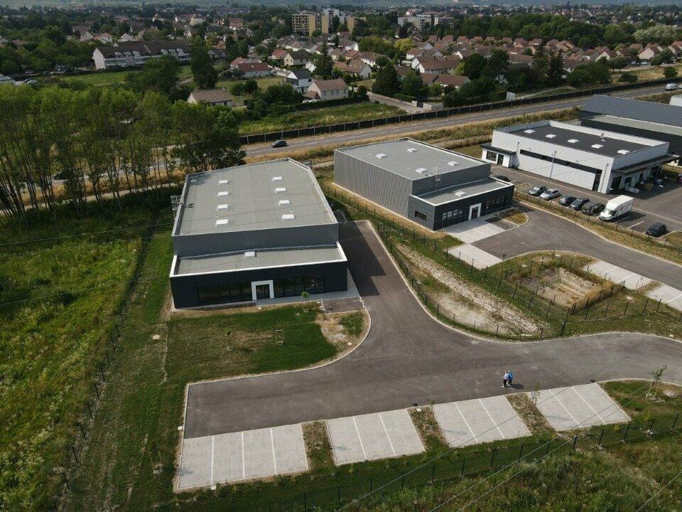 BATIMENT D'ACTIVITE INDENDANT SUR GRAND TERRAIN 