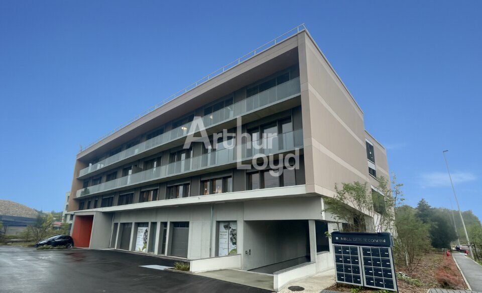 Location local d''activites 388.55 m² non divisibles