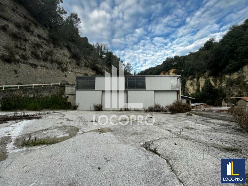 Vente local d''activites 785 m² non divisibles