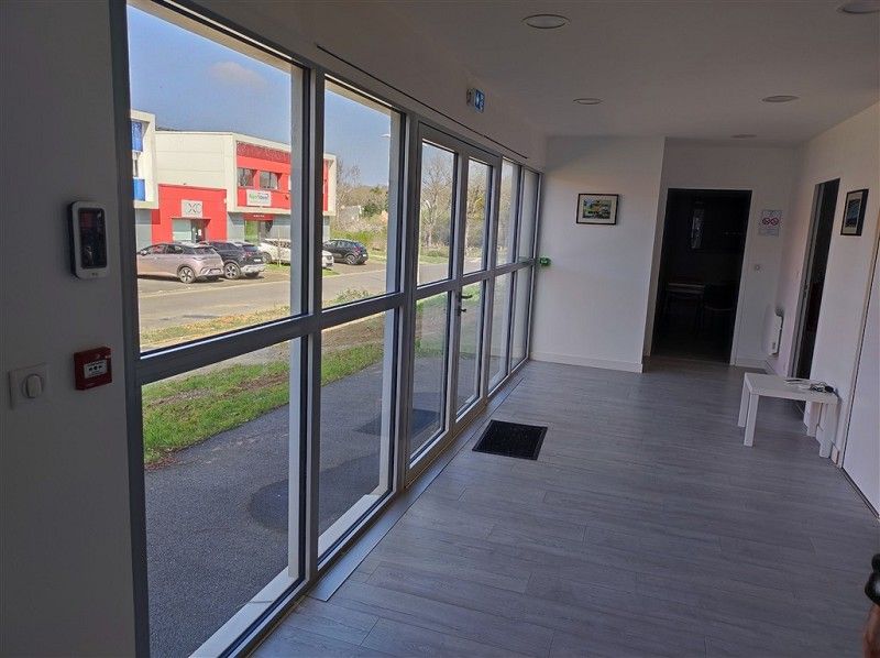 Location entrepot 775 m² à PORNICHET