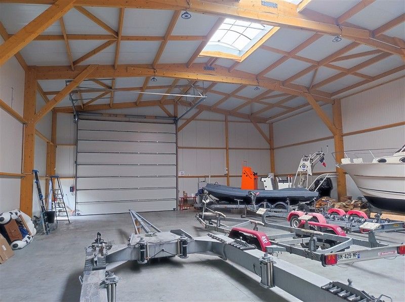 Location entrepot 630 m² à PORNICHET