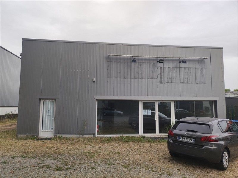 Location entrepot 176 m² à ST ANDRE DES EAUX