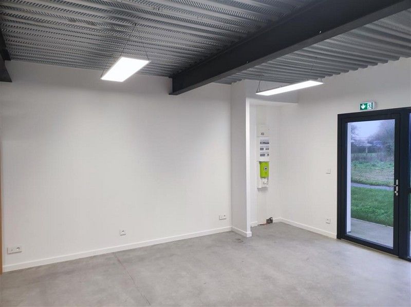 Location entrepot 184 m² à DONGES