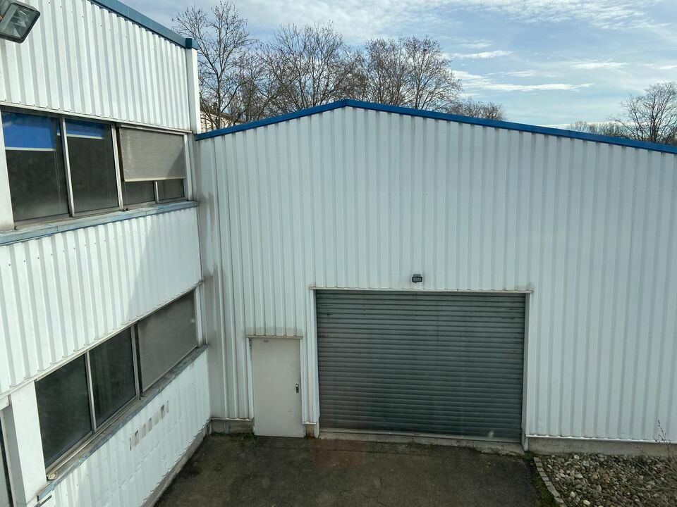 Location local d''activites 2069 m² non divisibles