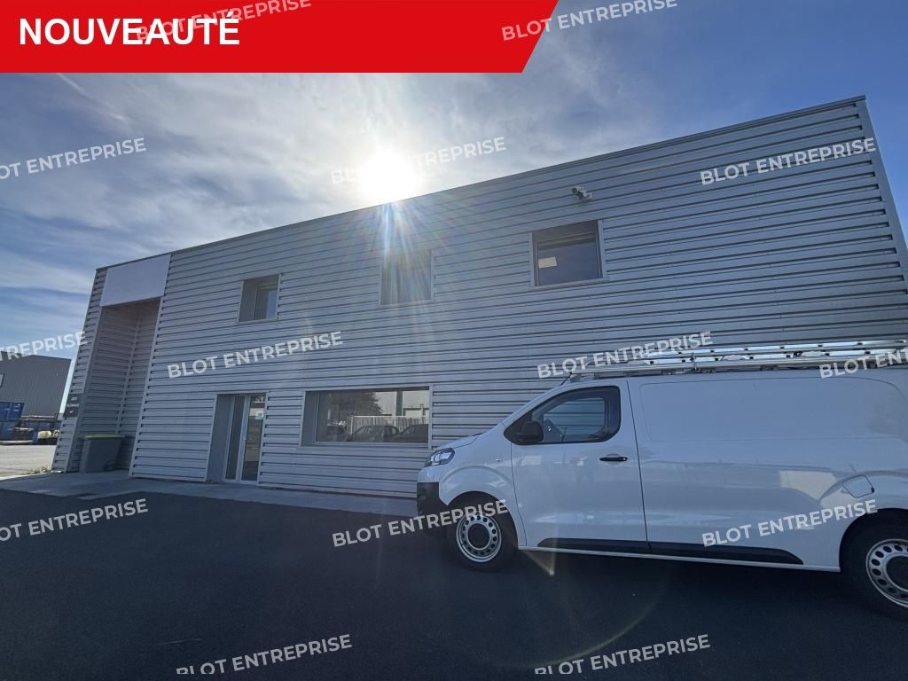 Location entrepôts 210 m² non divisibles