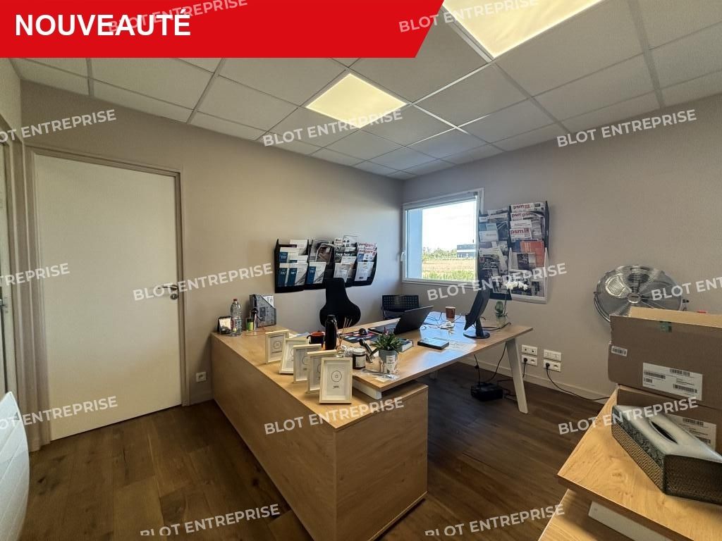 Location entrepôts 210 m² non divisibles