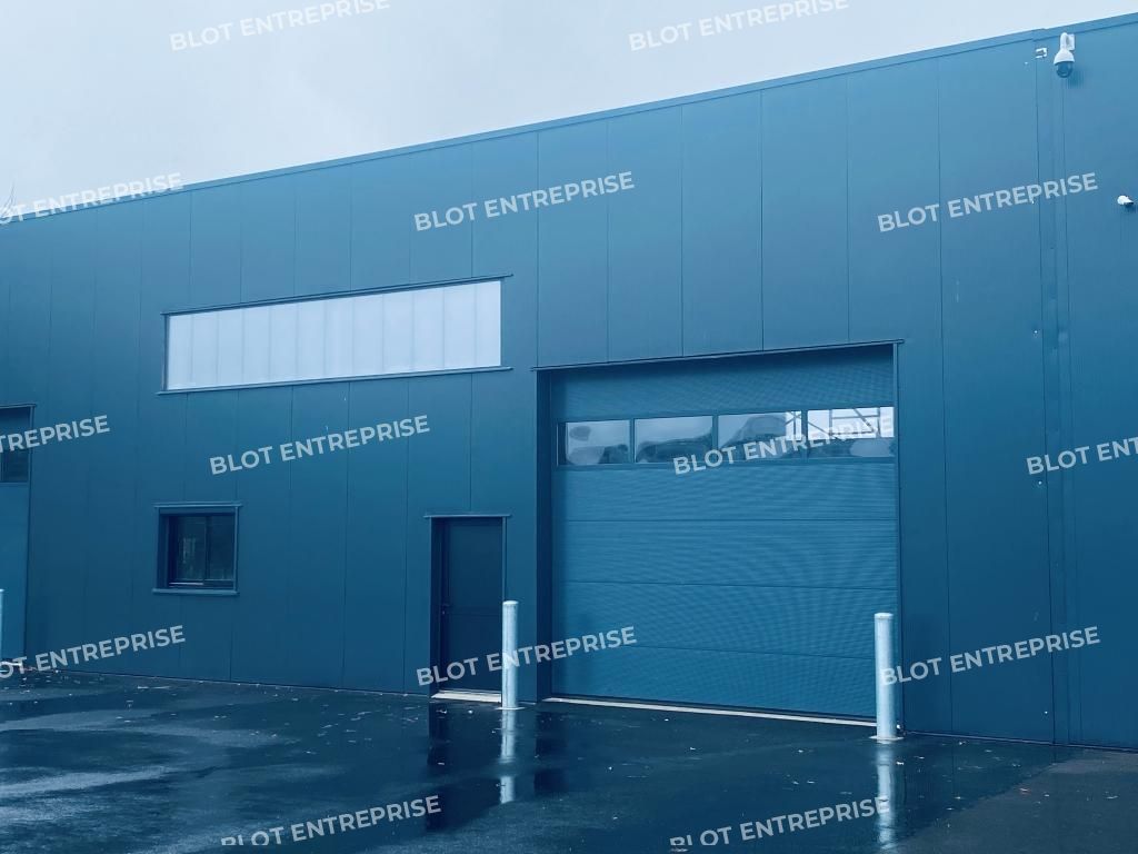 Location entrepôts 240 m² non divisibles