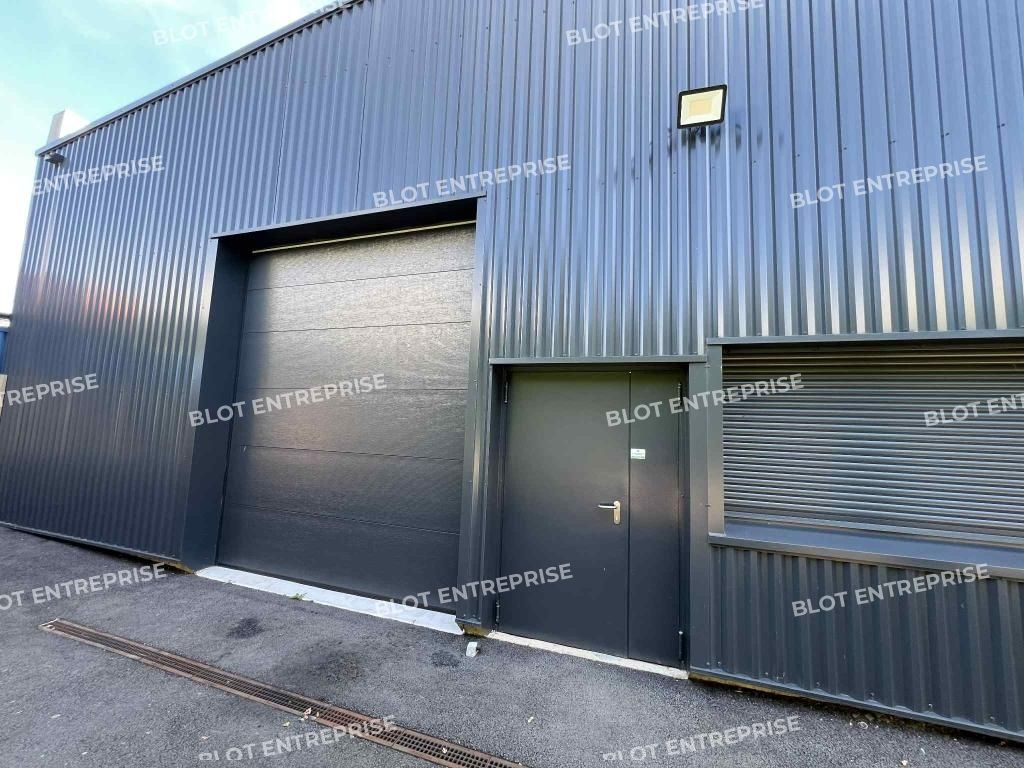Location entrepôts 250 m² non divisibles