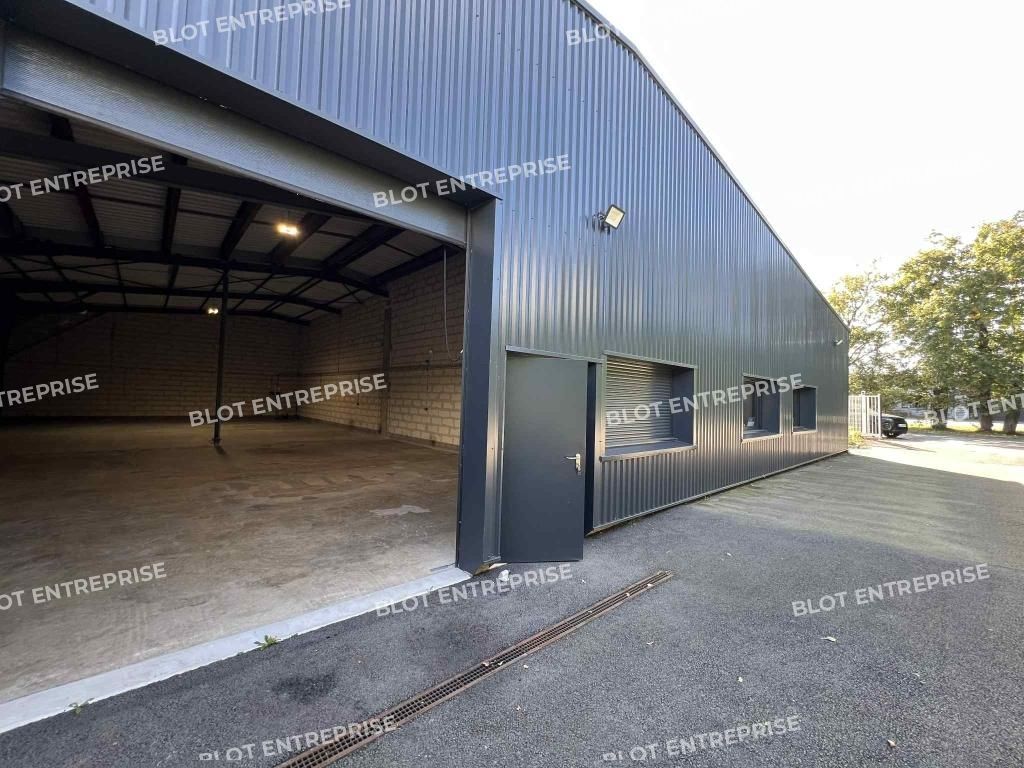 Location entrepôts 250 m² non divisibles
