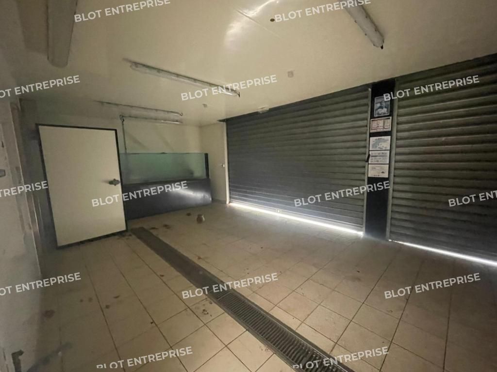 Vente entrepôts 112 m² non divisibles