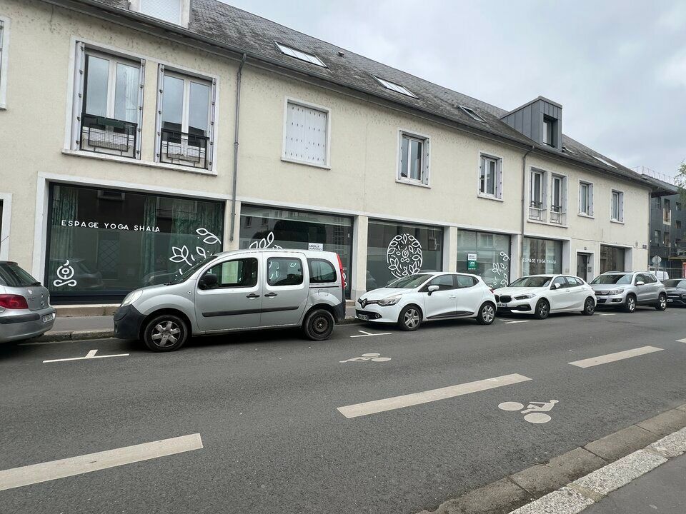 Location local commercial 200 m² non divisibles