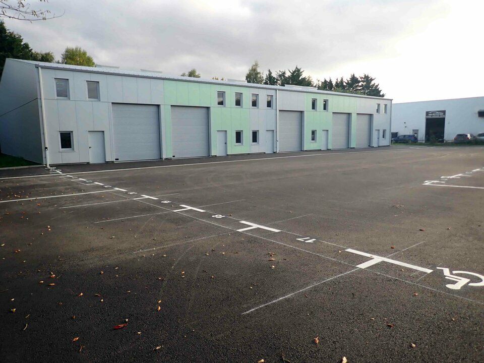 Vente local d''activites 213.64 m² non divisibles