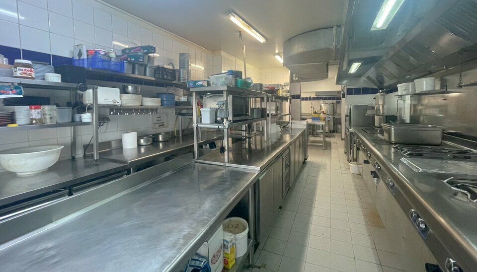 VEND CAUSE RETRAITE FOND DE COMMERCE RESTAURANT DANS UN QUARTIER PRISE DE BORDEAUX LICENCE IV.