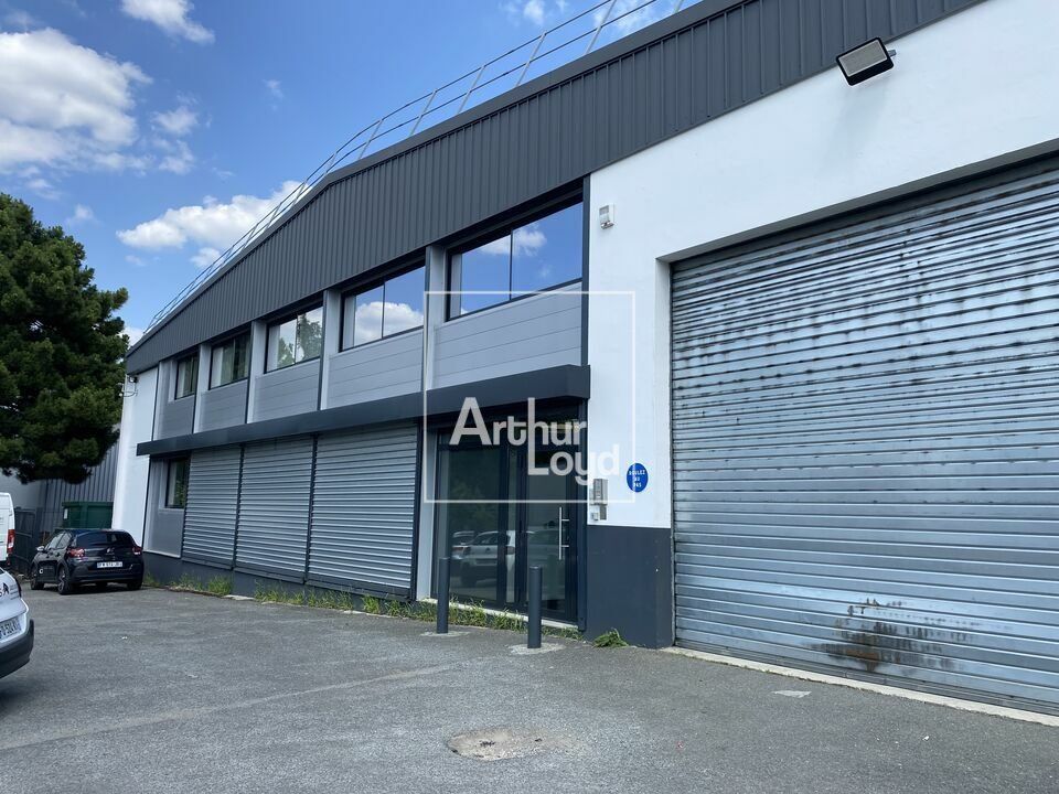 Location local d''activites 1415.5 m² non divisibles