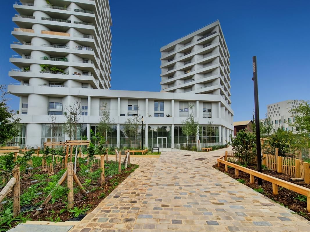 Location local commercial 230 m² divisibles à partir de 110 m²