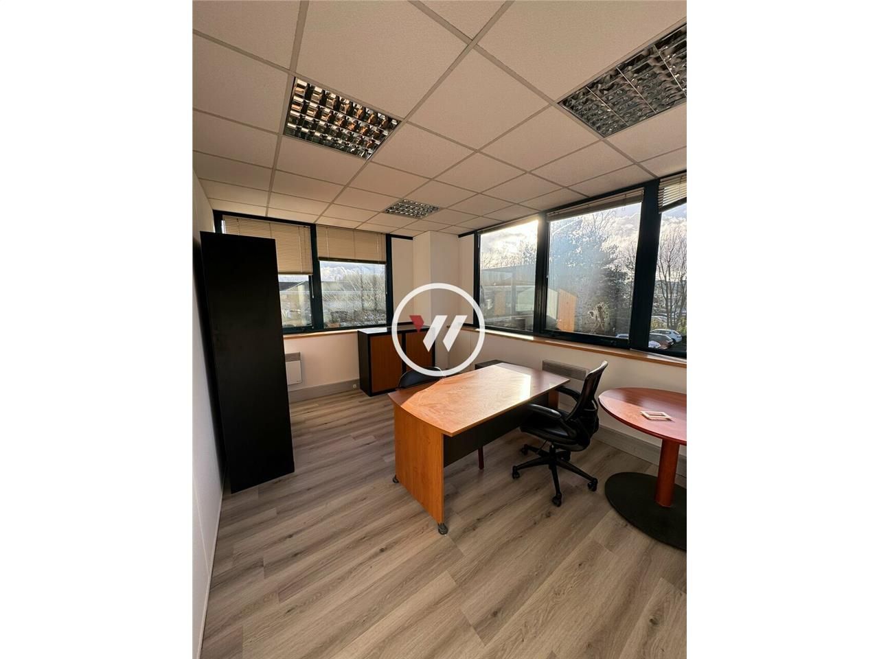 Location local d''activites 84 m² non divisibles