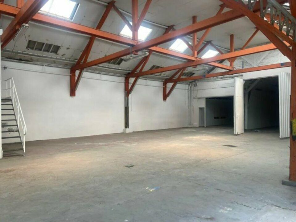 Location local d''activites 850 m² divisibles à partir de 200 m²