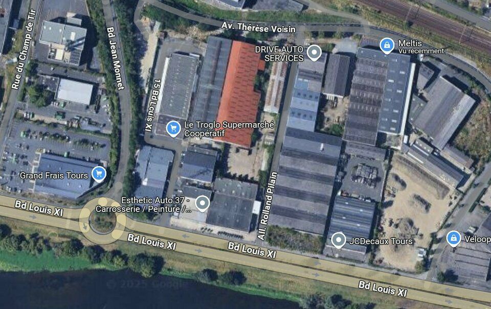 Location local d''activites 2000 m² non divisibles