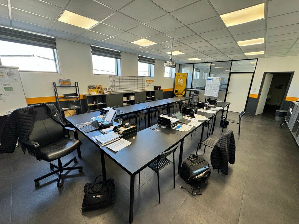 Opportunité – Locaux Activité à JOUE LES TOURS (En parfait état / Prêt a être exploité pour toutes activités)