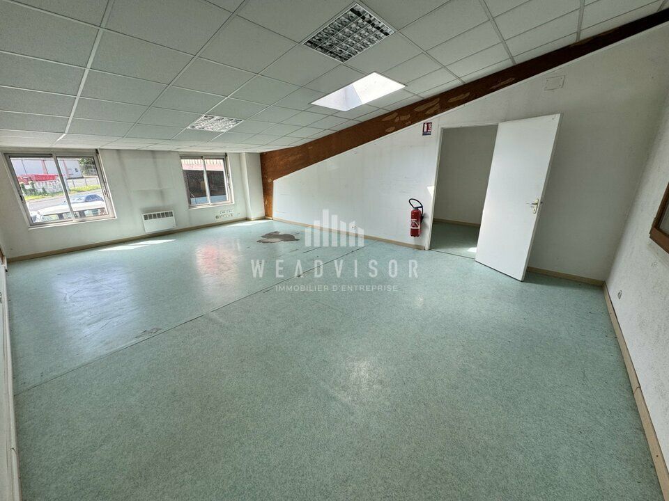 A vendre PRODUIT RARE : Bâtiment d'activités 615 m² (en partie loué) - Terrain 7781 m² - MONTS (37260) 