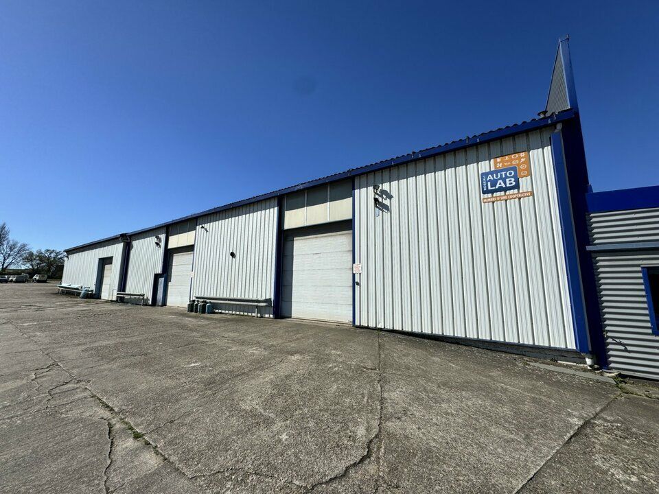 Vente local d''activites 770 m² non divisibles