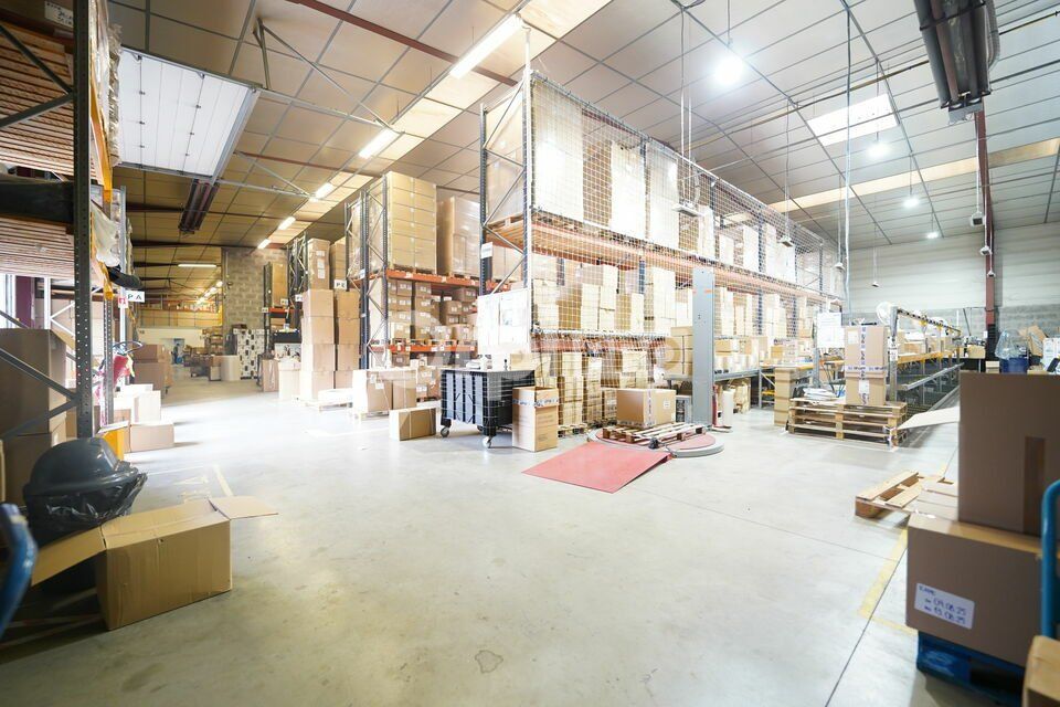 Location local d''activites 1603 m² non divisibles