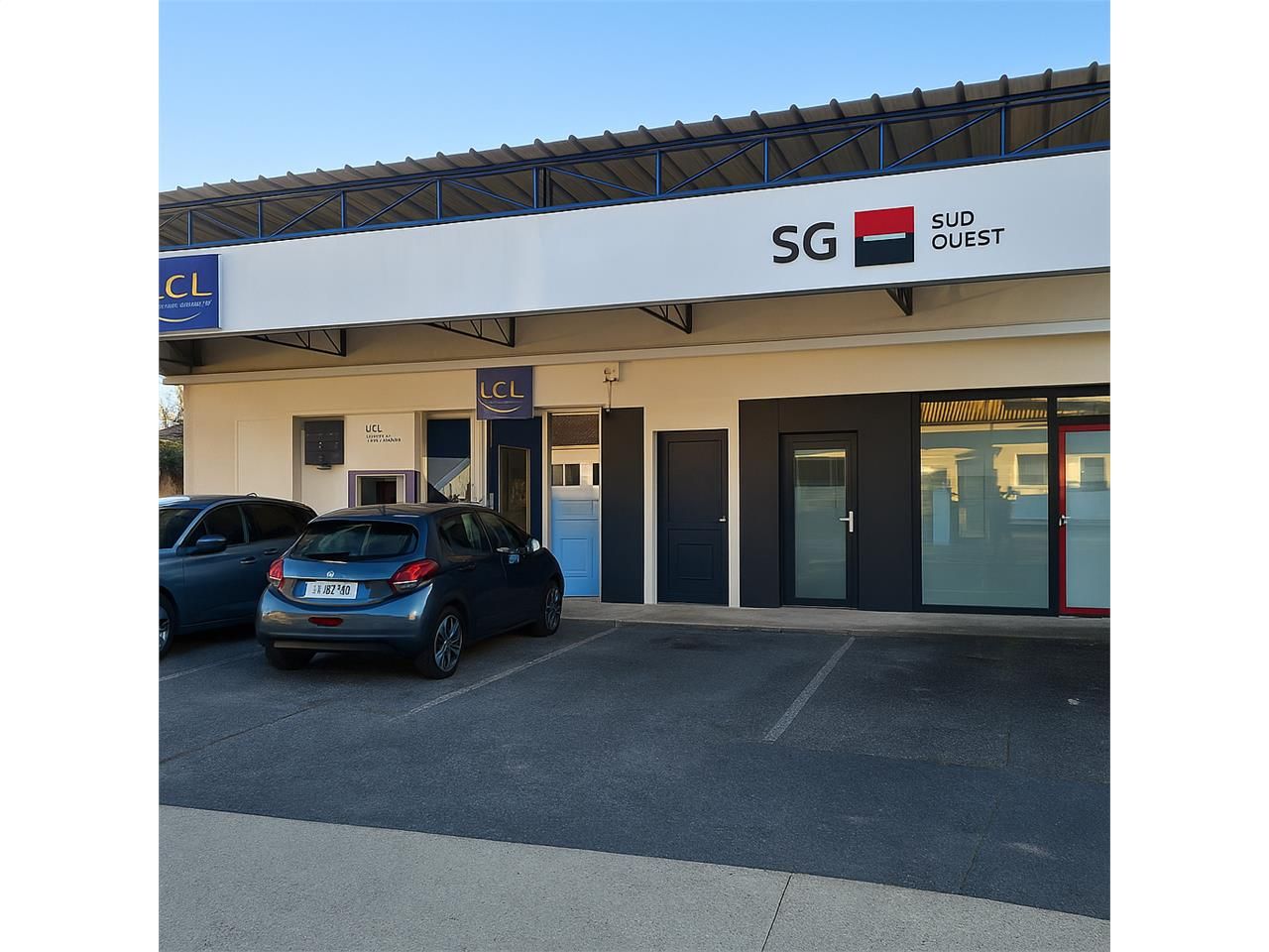 Location local commercial 160.00 m² à PESSAC