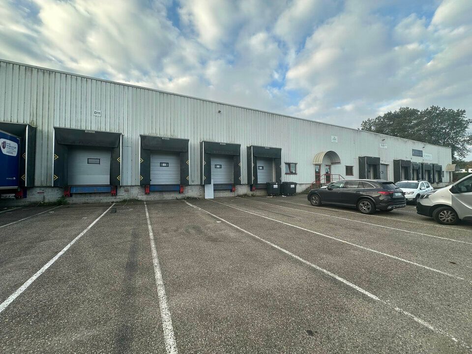 Location entrepot 602.84 m² non divisibles