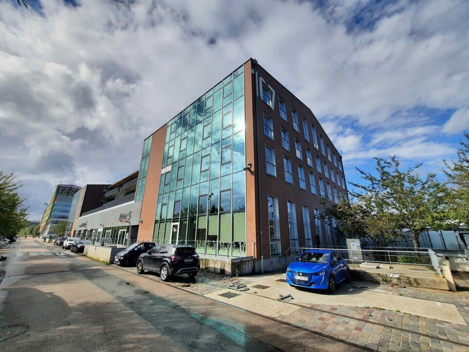 Location bureaux 355 m² divisibles à partir de 111 m²