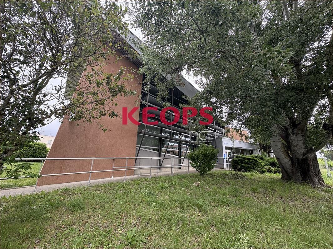 Vente Bureaux récents 895 m² non divisibles