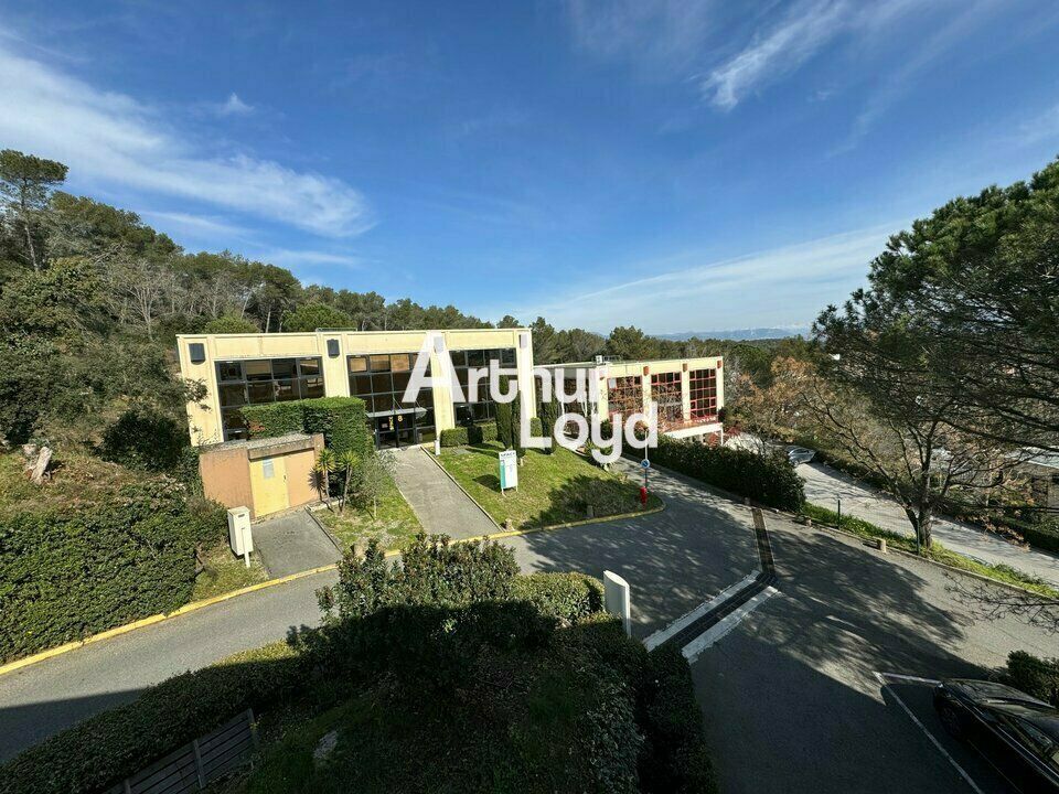 Location bureaux 1585.12 m² divisibles à partir de 92 m²