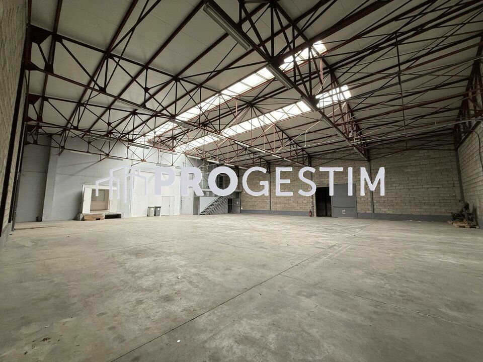 Location local d''activites 800 m² non divisibles