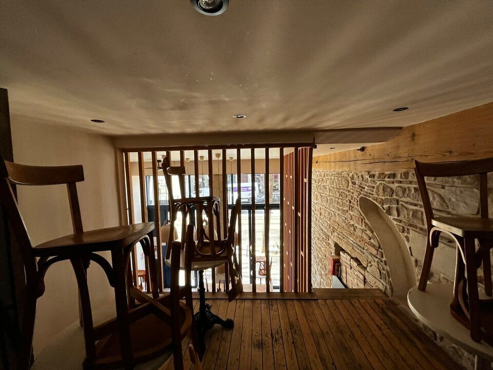 Valoris Real Estate vous propose à la vente un fonds de commerce situé en plein coeur du quartier dynamique du 7ème arrondissement de Lyon et à proximité immédiate des quais du Rhône.