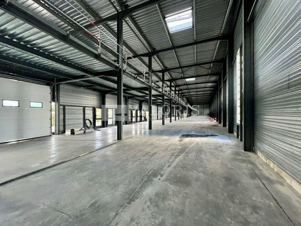 Location local d''activites 839 m² divisibles à partir de 225 m²