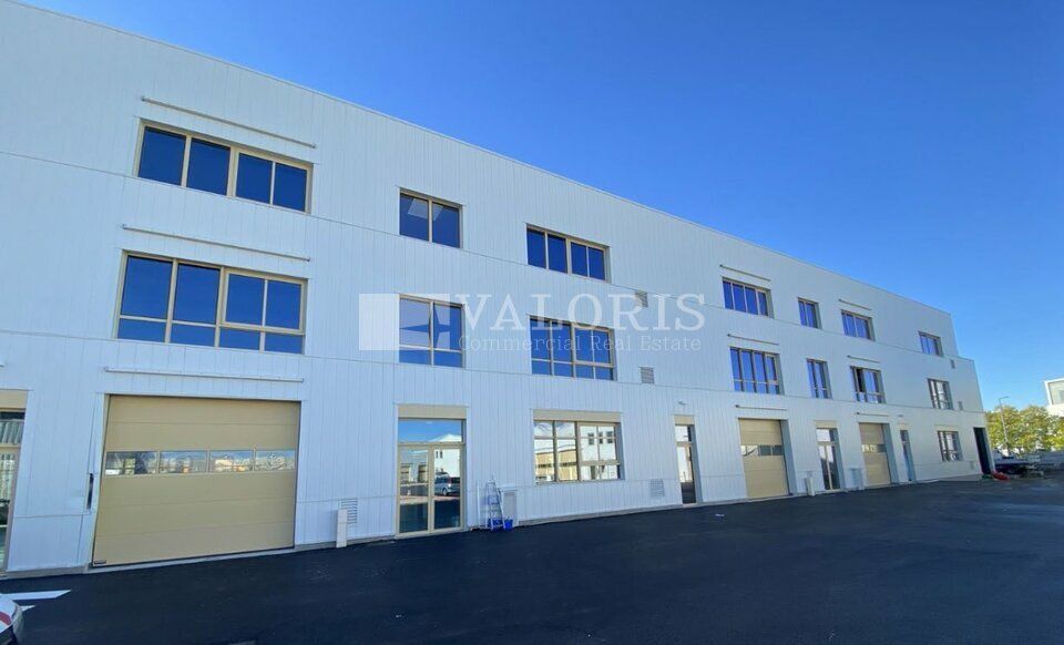 Valoris Real Estate vous propose à la location un bâtiment neuf d'activités sur 3 étages situé sur la commune de Vaulx-en-Velin. A proximité directe du Carré de Soie et des transports en commun.