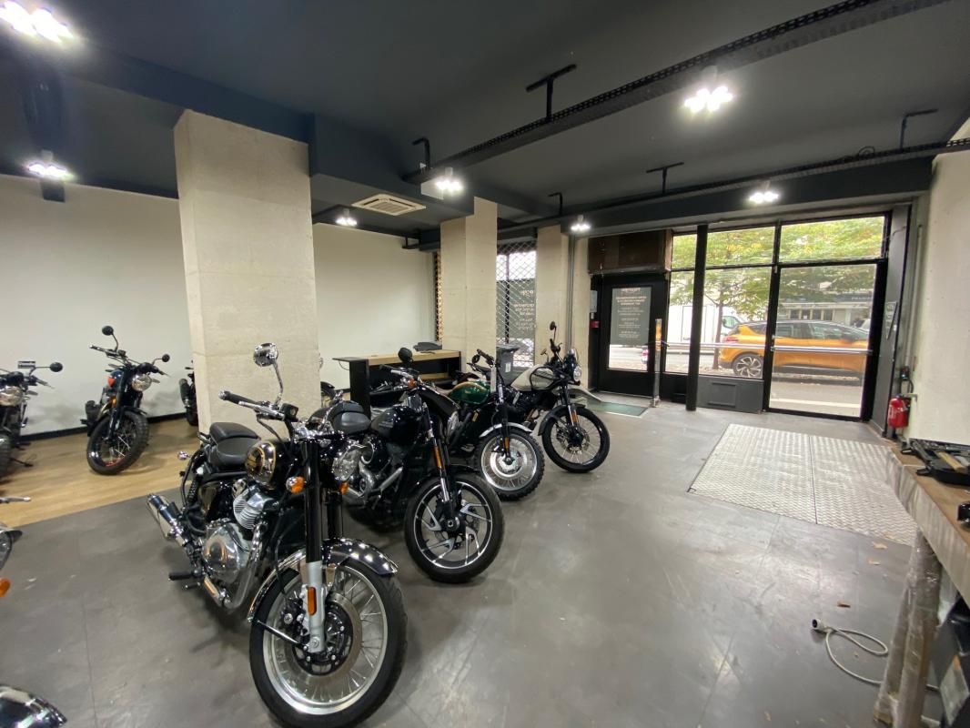 Location local commercial 320 m² non divisibles