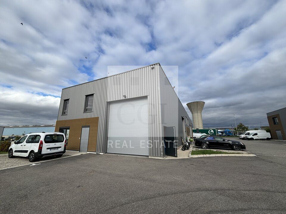 Location local d''activites 230 m² non divisibles