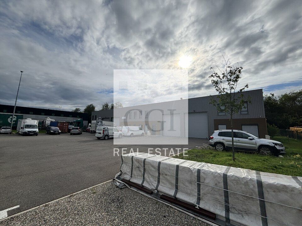 À LOUER – LOCAL D'ACTIVITÉS DE 230 m² – CORBAS / AVEC BUREAUX