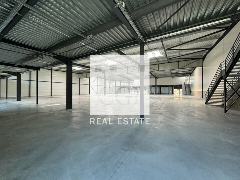 Locaux d'activités neufs à ST LAURENT DE MURE