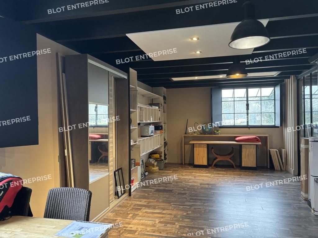 Location entrepôts 120 m² non divisibles