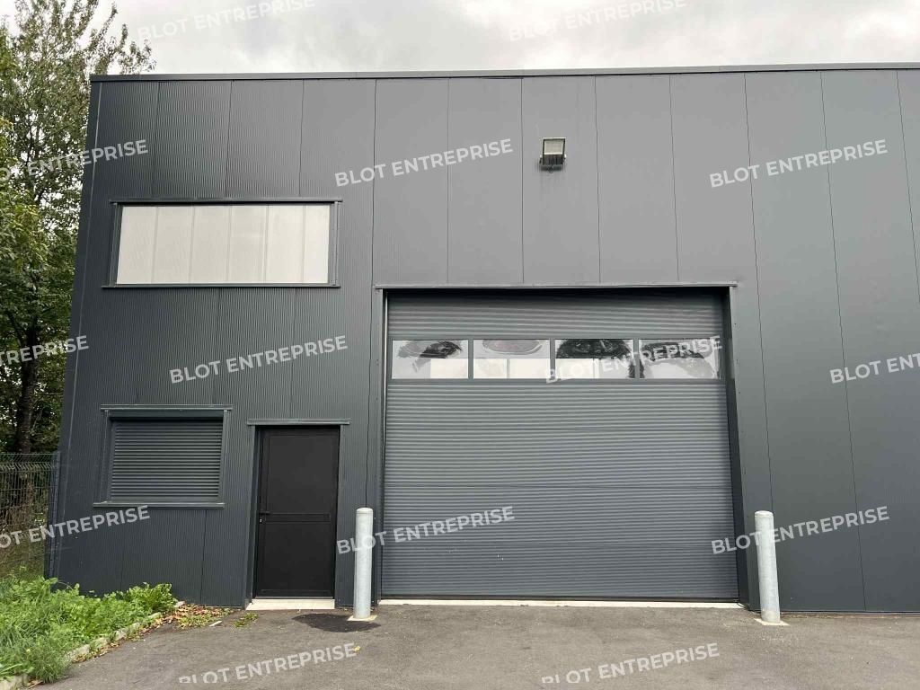 Location entrepôts 150 m² non divisibles